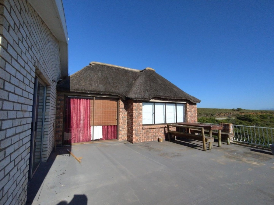 5 Bedroom Property for Sale in Wavecrest Eastern Cape